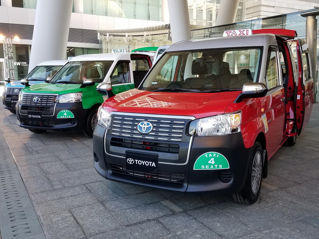 HappyTaxi 車隊全線豐田混能的士實車展示